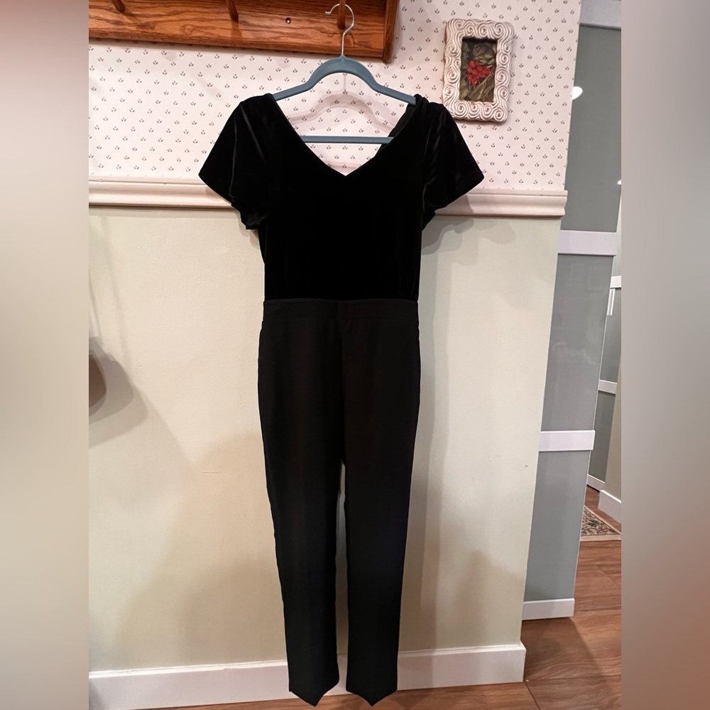 White House black market overall